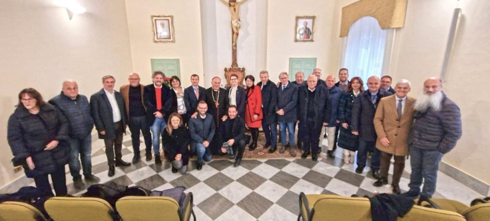 Consegnato l'olio di Capaci ai vescovi delle cinque diocesi della Provincia  - Calabria Diretta News