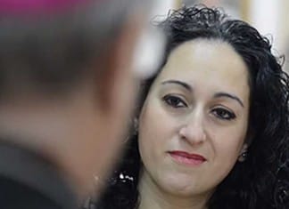 “Cronista per 5 minuti”, Gisella Clementi e Pasqualina Piazza intervistano il Vescovo a Salemi