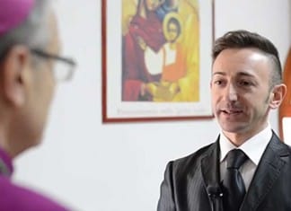 “Cronisti per 5 minuti”, dalla periferia alle povertà: Leonardo e Salvatore intervistano il Vescovo
